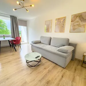 https://messe-apartment-fur-5-gaste-mit-balkon-und-lift.hannover-hotel.net